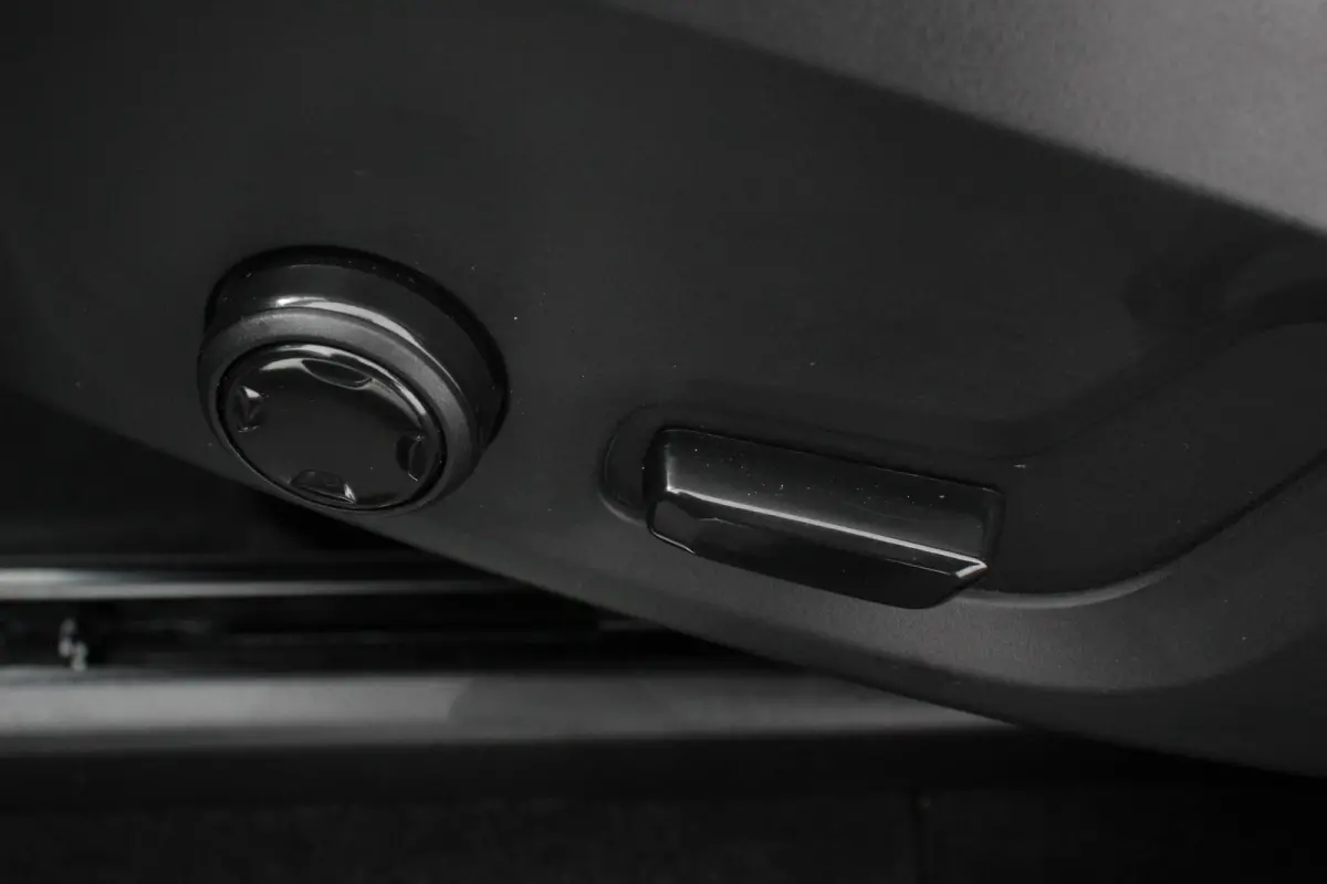 2.0 T8 Recharge AWD Inscription Expression Navigatie Apple Carplay/Android Auto Parkeersensoren Stoel- en stuurverwarming Adaptieve Cruise Control Virtual Cockpit Elektrisch inklapbare trekh