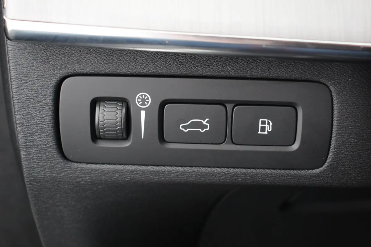 2.0 T8 Recharge AWD Inscription Expression Navigatie Apple Carplay/Android Auto Parkeersensoren Stoel- en stuurverwarming Adaptieve Cruise Control Virtual Cockpit Elektrisch inklapbare trekh