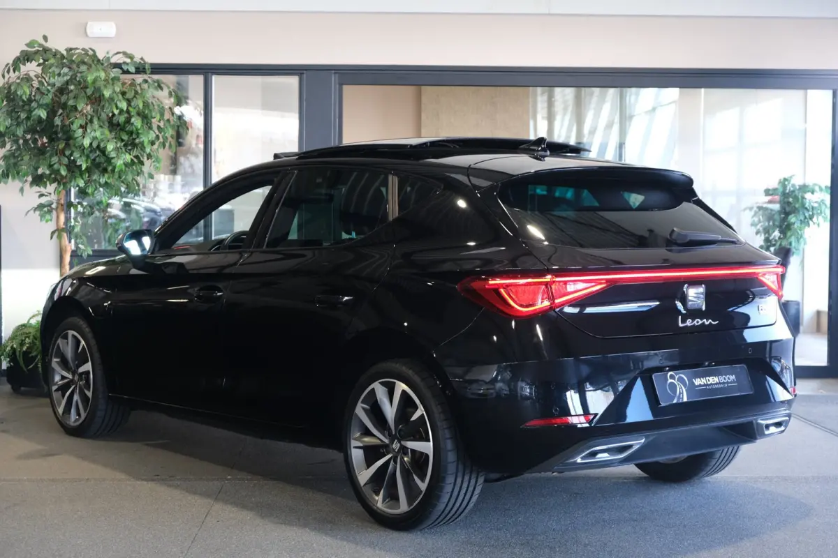 1.4 TSI eHybrid PHEV FR 204PK Pano Navi Cam Led ACC PDC