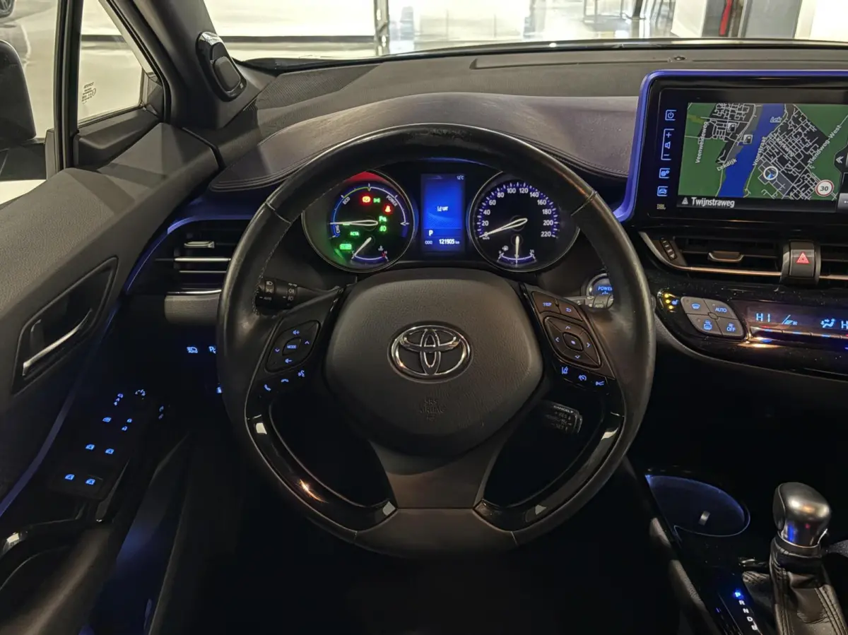 1.8 Hybrid Bi-Tone Plus |NL-Auto|ACC|JBL|PDC|Lane| Side Assist|Stoelverwarming|Camera|Winterpack|