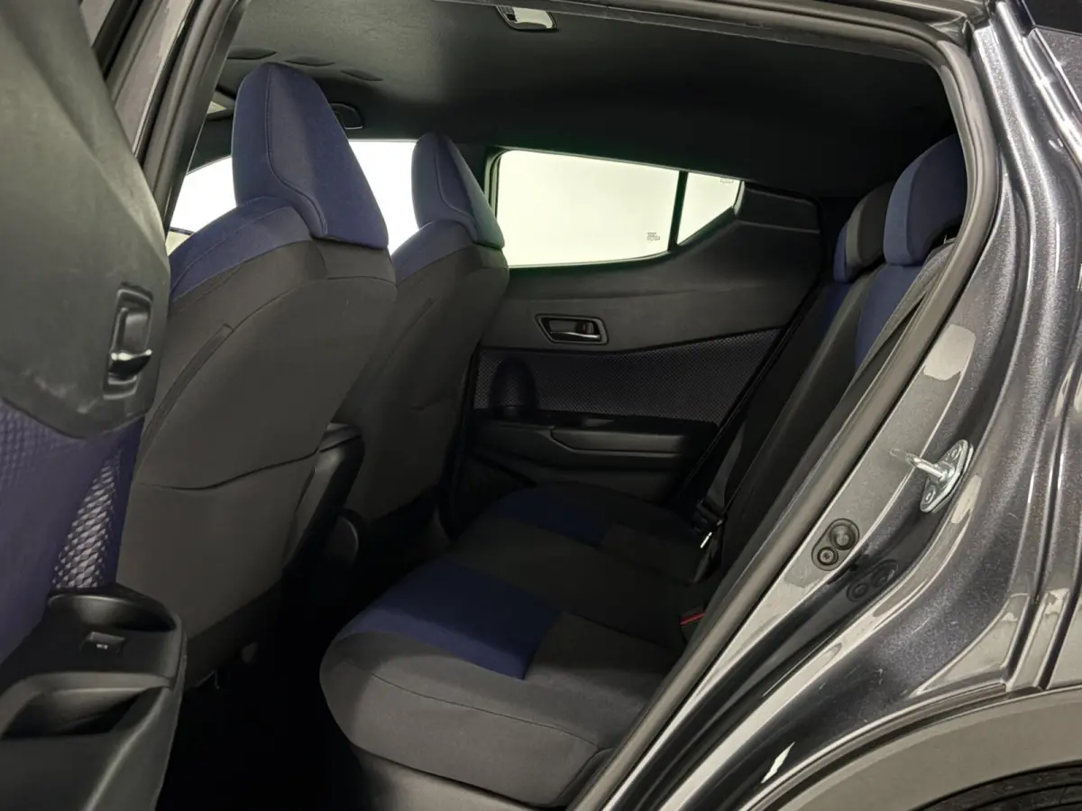 1.8 Hybrid Bi-Tone Plus |NL-Auto|ACC|JBL|PDC|Lane| Side Assist|Stoelverwarming|Camera|Winterpack|