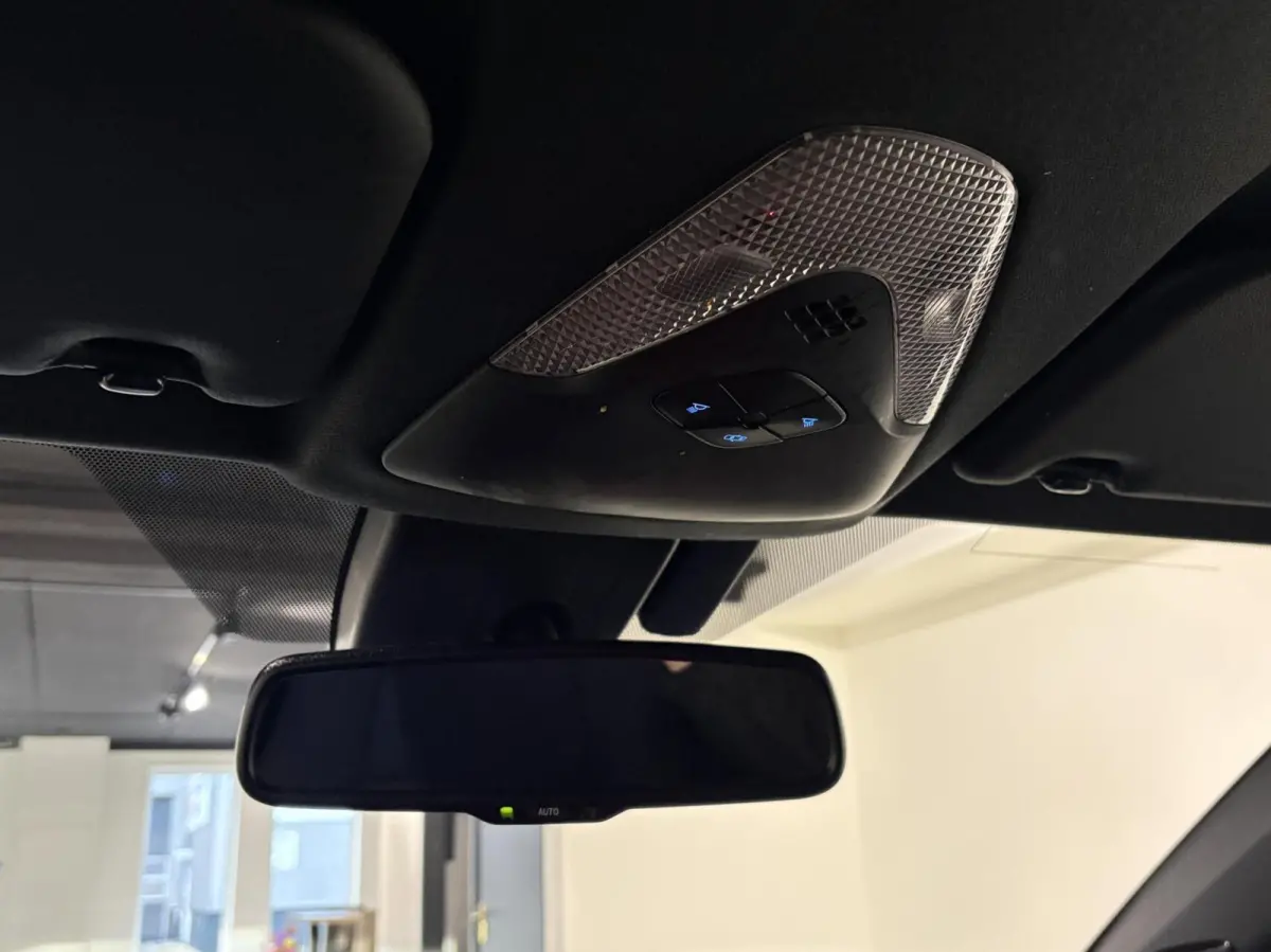 1.8 Hybrid Bi-Tone Plus |NL-Auto|ACC|JBL|PDC|Lane| Side Assist|Stoelverwarming|Camera|Winterpack|