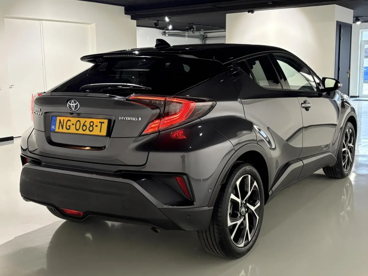 1.8 Hybrid Bi-Tone Plus |NL-Auto|ACC|JBL|PDC|Lane| Side Assist|Stoelverwarming|Camera|Winterpack|