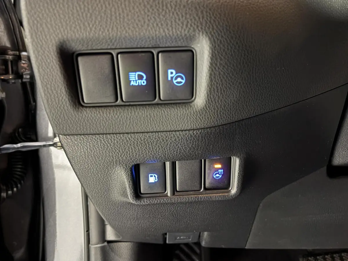 1.8 Hybrid Bi-Tone Plus |NL-Auto|ACC|JBL|PDC|Lane| Side Assist|Stoelverwarming|Camera|Winterpack|