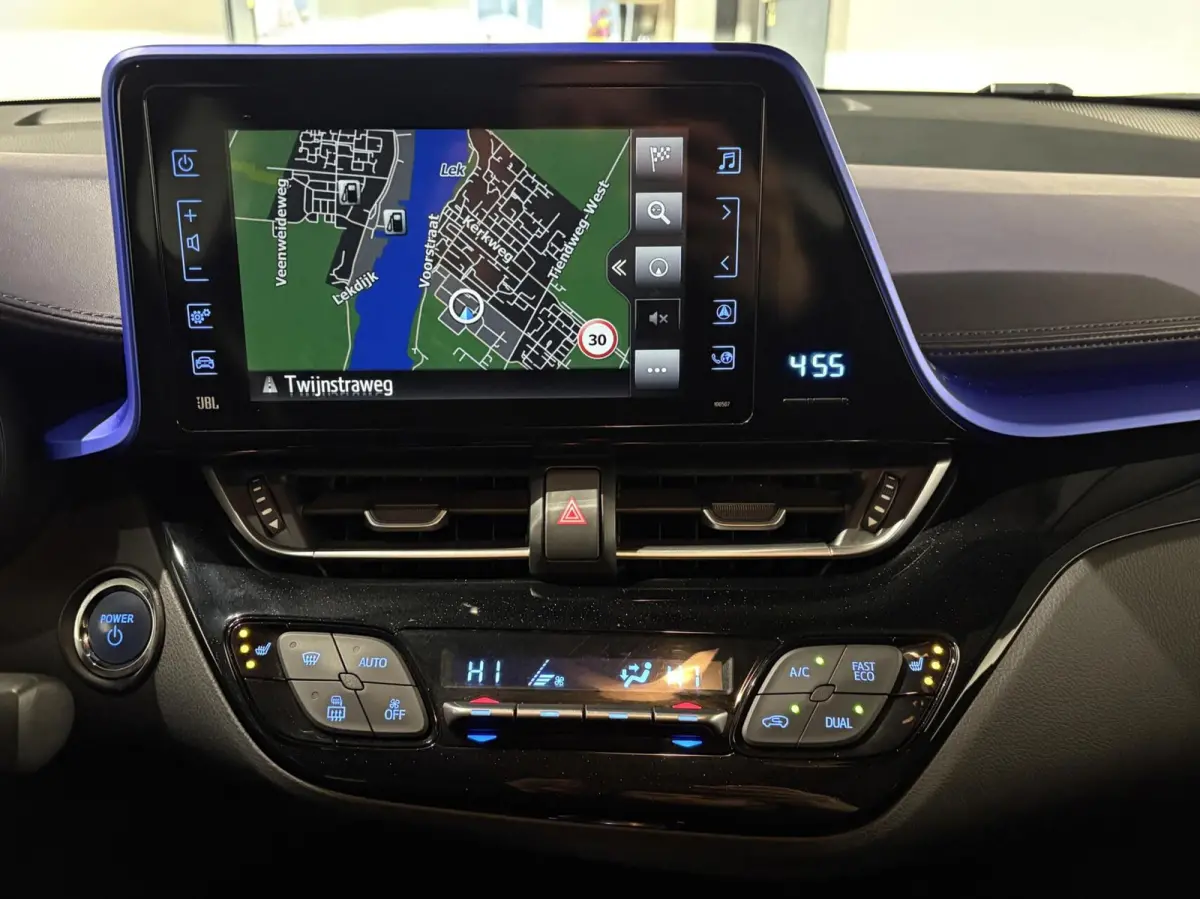 1.8 Hybrid Bi-Tone Plus |NL-Auto|ACC|JBL|PDC|Lane| Side Assist|Stoelverwarming|Camera|Winterpack|