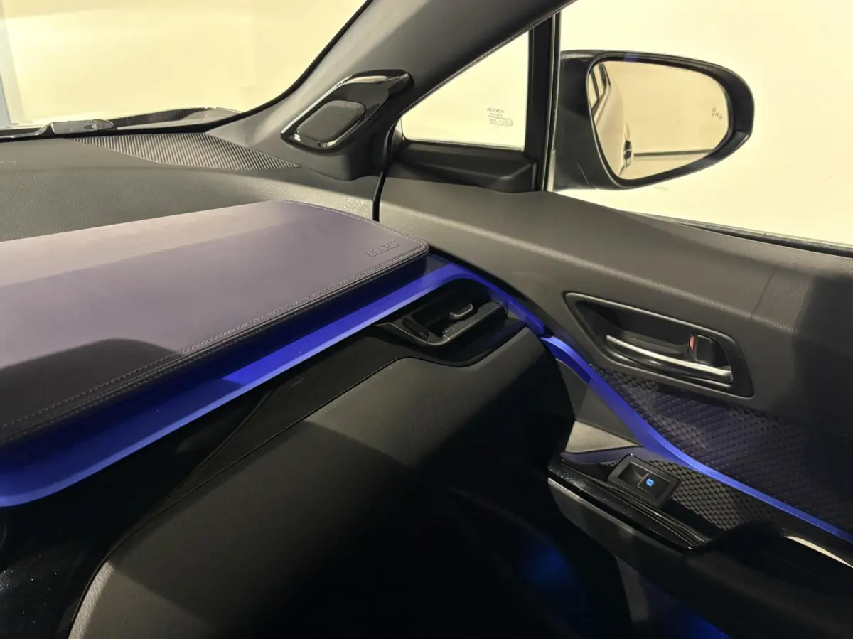 1.8 Hybrid Bi-Tone Plus |NL-Auto|ACC|JBL|PDC|Lane| Side Assist|Stoelverwarming|Camera|Winterpack|