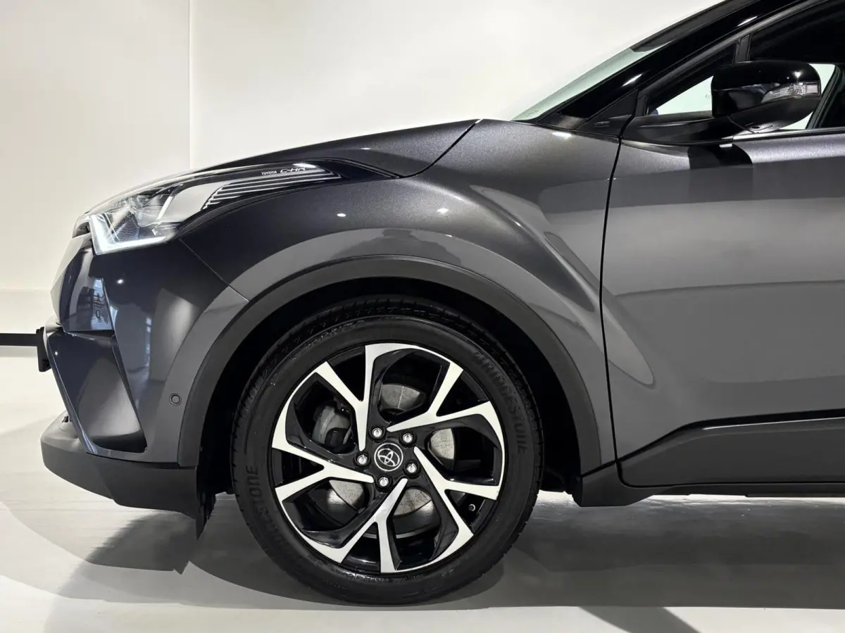 1.8 Hybrid Bi-Tone Plus |NL-Auto|ACC|JBL|PDC|Lane| Side Assist|Stoelverwarming|Camera|Winterpack|