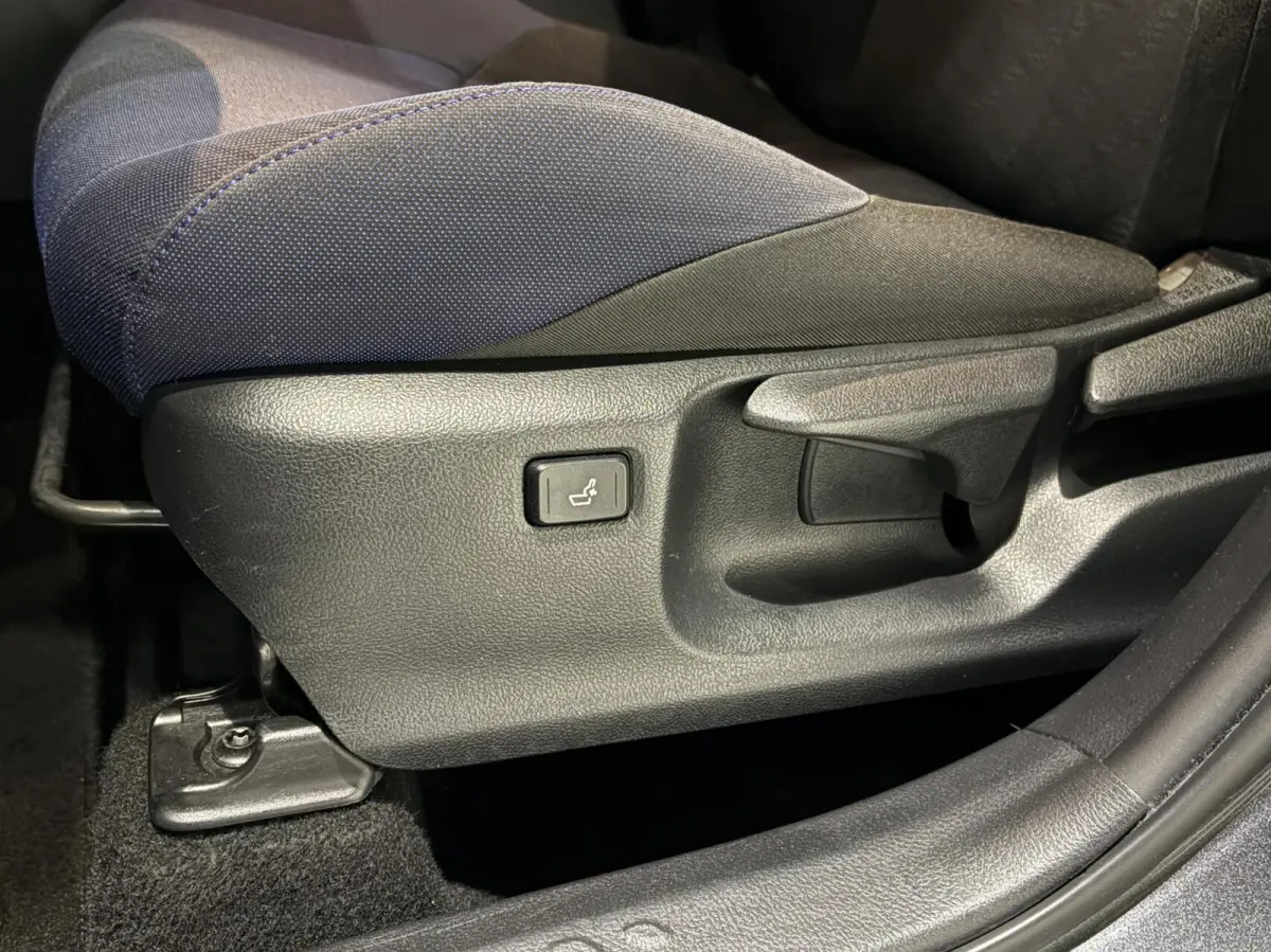1.8 Hybrid Bi-Tone Plus |NL-Auto|ACC|JBL|PDC|Lane| Side Assist|Stoelverwarming|Camera|Winterpack|