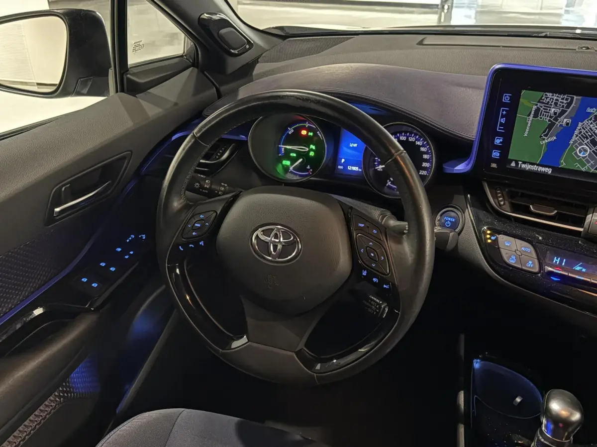 1.8 Hybrid Bi-Tone Plus |NL-Auto|ACC|JBL|PDC|Lane| Side Assist|Stoelverwarming|Camera|Winterpack|