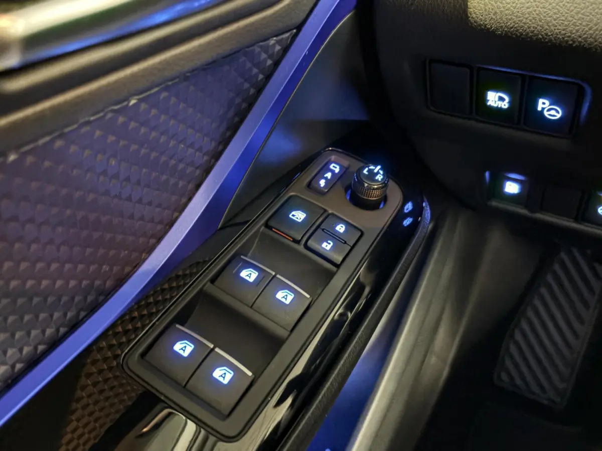 1.8 Hybrid Bi-Tone Plus |NL-Auto|ACC|JBL|PDC|Lane| Side Assist|Stoelverwarming|Camera|Winterpack|