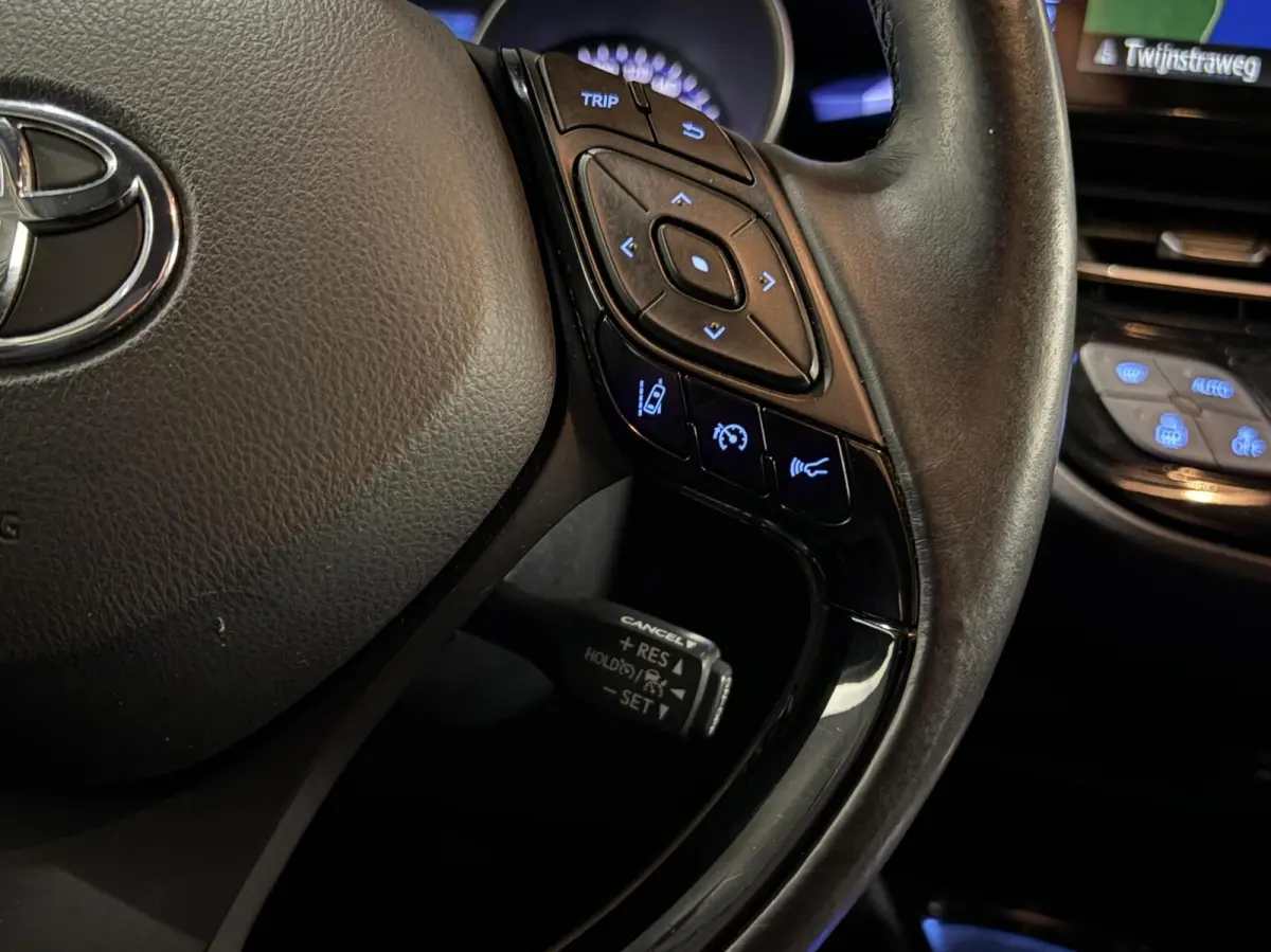 1.8 Hybrid Bi-Tone Plus |NL-Auto|ACC|JBL|PDC|Lane| Side Assist|Stoelverwarming|Camera|Winterpack|