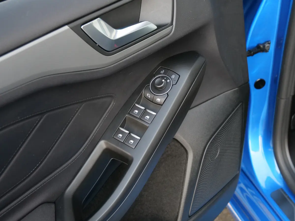 1.0 EcoBoost Hybrid ST Line Style 124 Pk Apple Carplay / DAB / Camera / Winterpakket