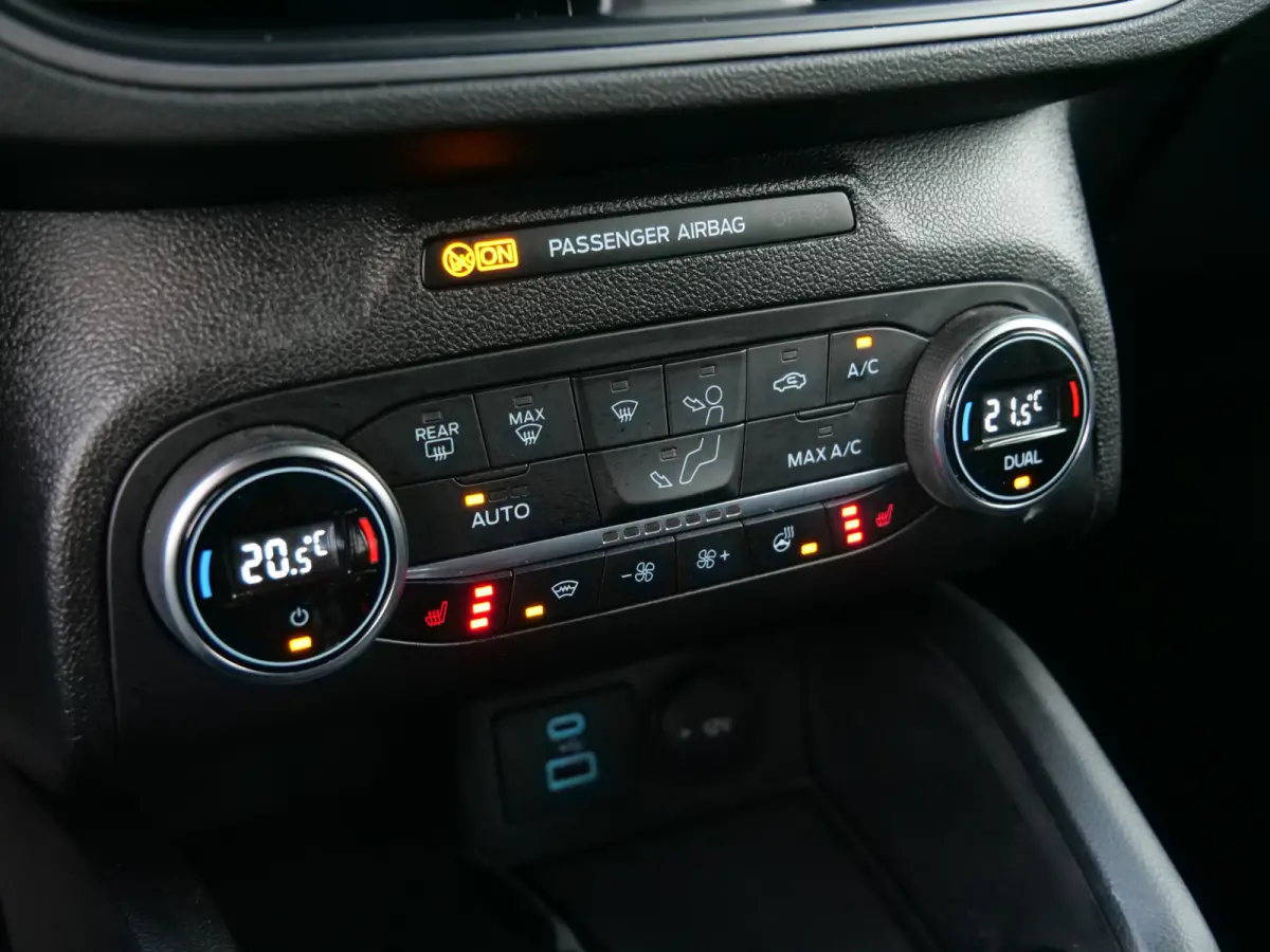 1.0 EcoBoost Hybrid ST Line Style 124 Pk Apple Carplay / DAB / Camera / Winterpakket