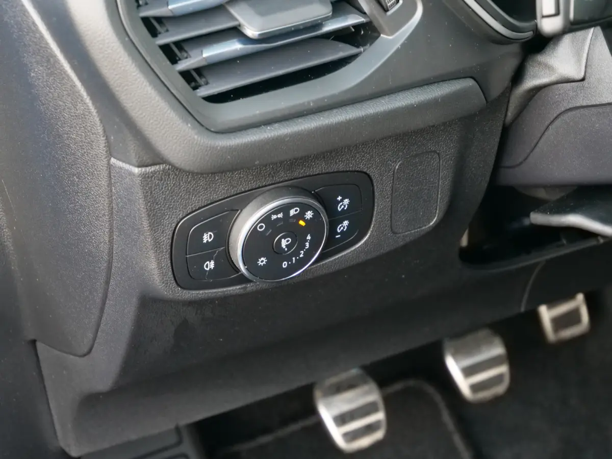 1.0 EcoBoost Hybrid ST Line Style 124 Pk Apple Carplay / DAB / Camera / Winterpakket