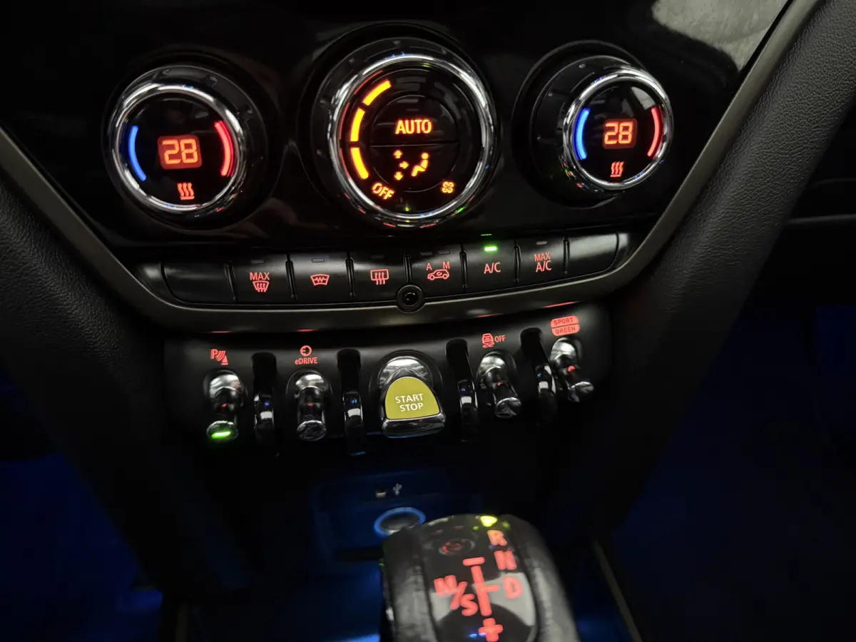 2.0 Cooper ALL4 Chili | Pano | Sfeer | Clima | Cruise | Carplay | Keyless | Parkeersens.