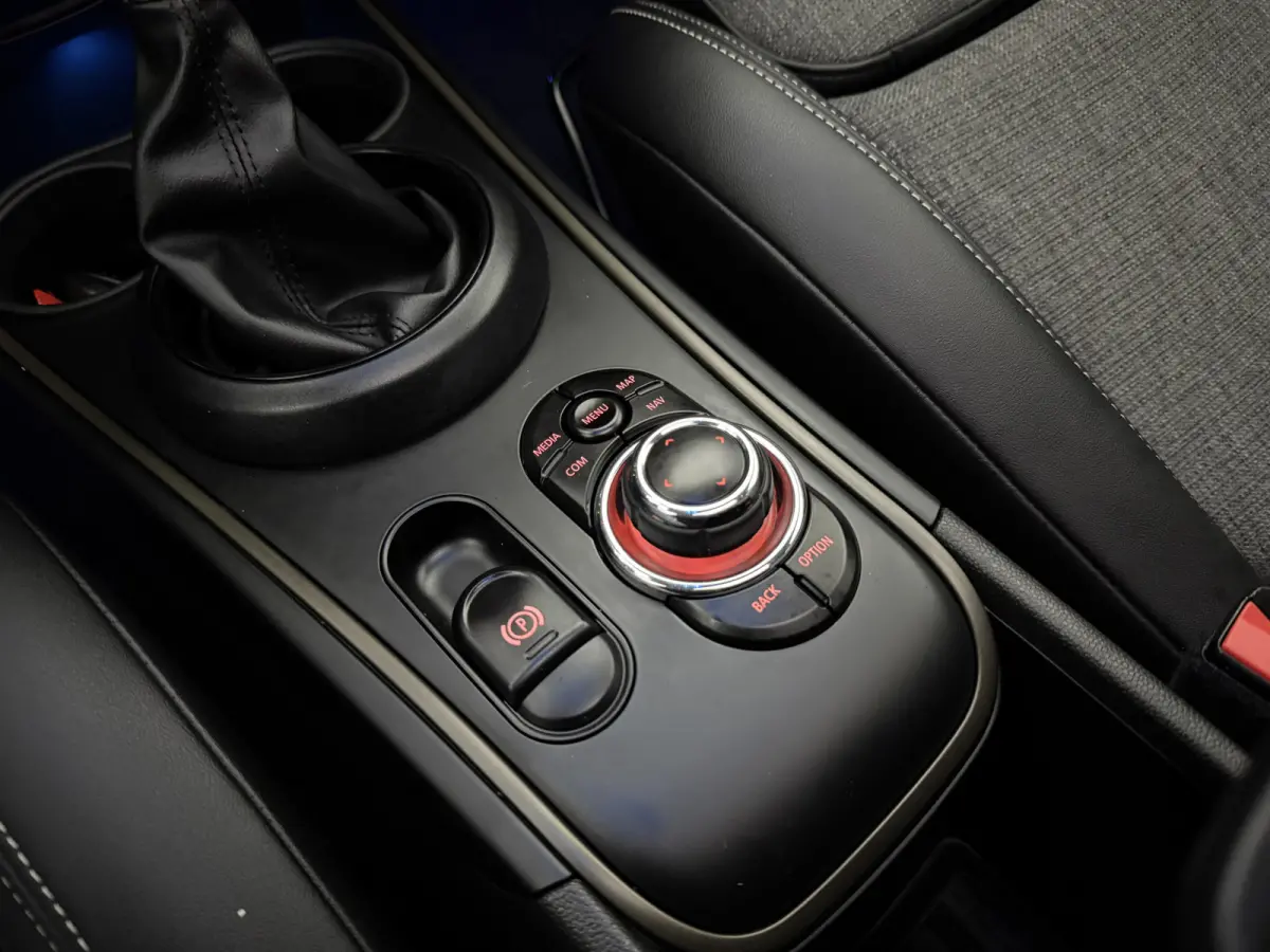 2.0 Cooper ALL4 Chili | Pano | Sfeer | Clima | Cruise | Carplay | Keyless | Parkeersens.