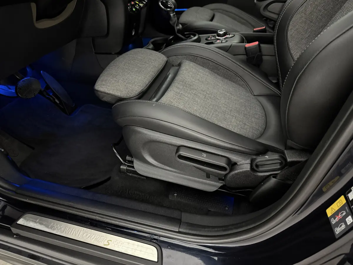 2.0 Cooper ALL4 Chili | Pano | Sfeer | Clima | Cruise | Carplay | Keyless | Parkeersens.
