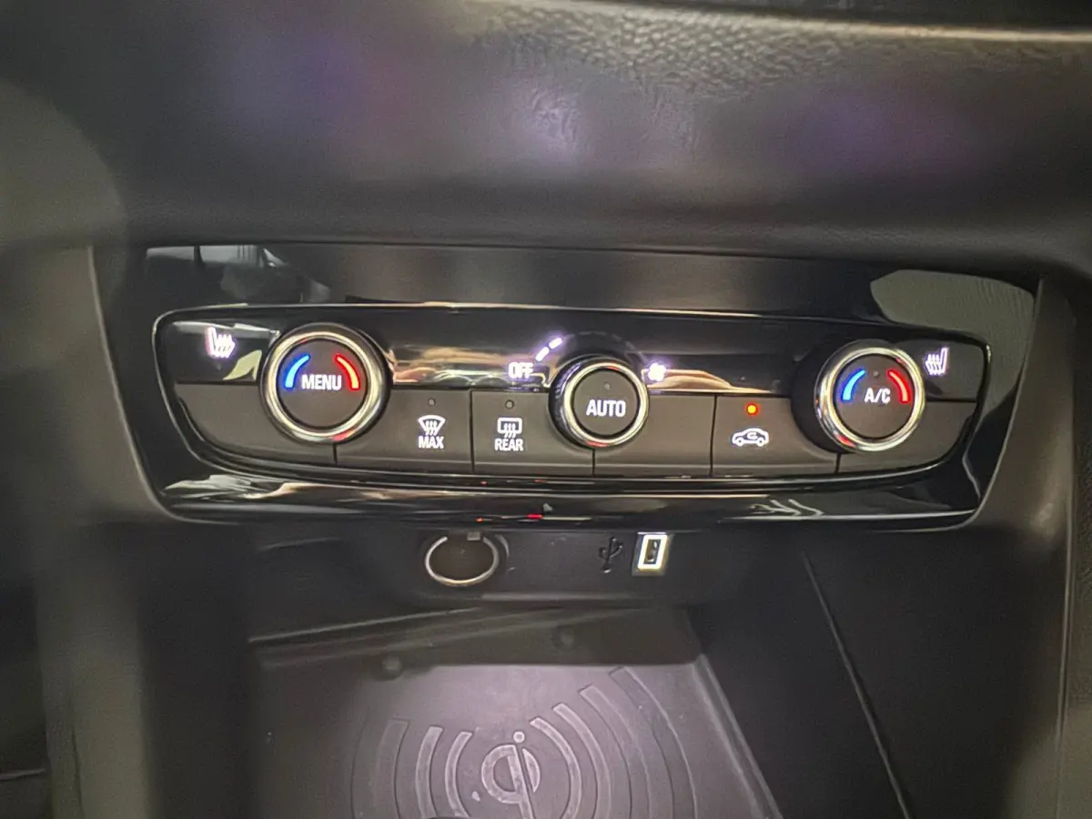 1.2 Turbo Hybrid GS (136Pk) GS Keyless Camera