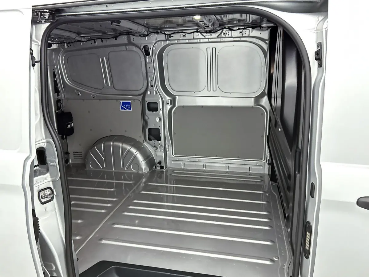 2.0 TDI L1H1 Life 110 PK | Airco | Multifunctioneel Stuurwiel | Achteruitrijcamera | Cruise Control | Apple/Android Carplay | Elektrisch Verstelbare Spiegels | Trekhaak |  Parkeersensoren Vo