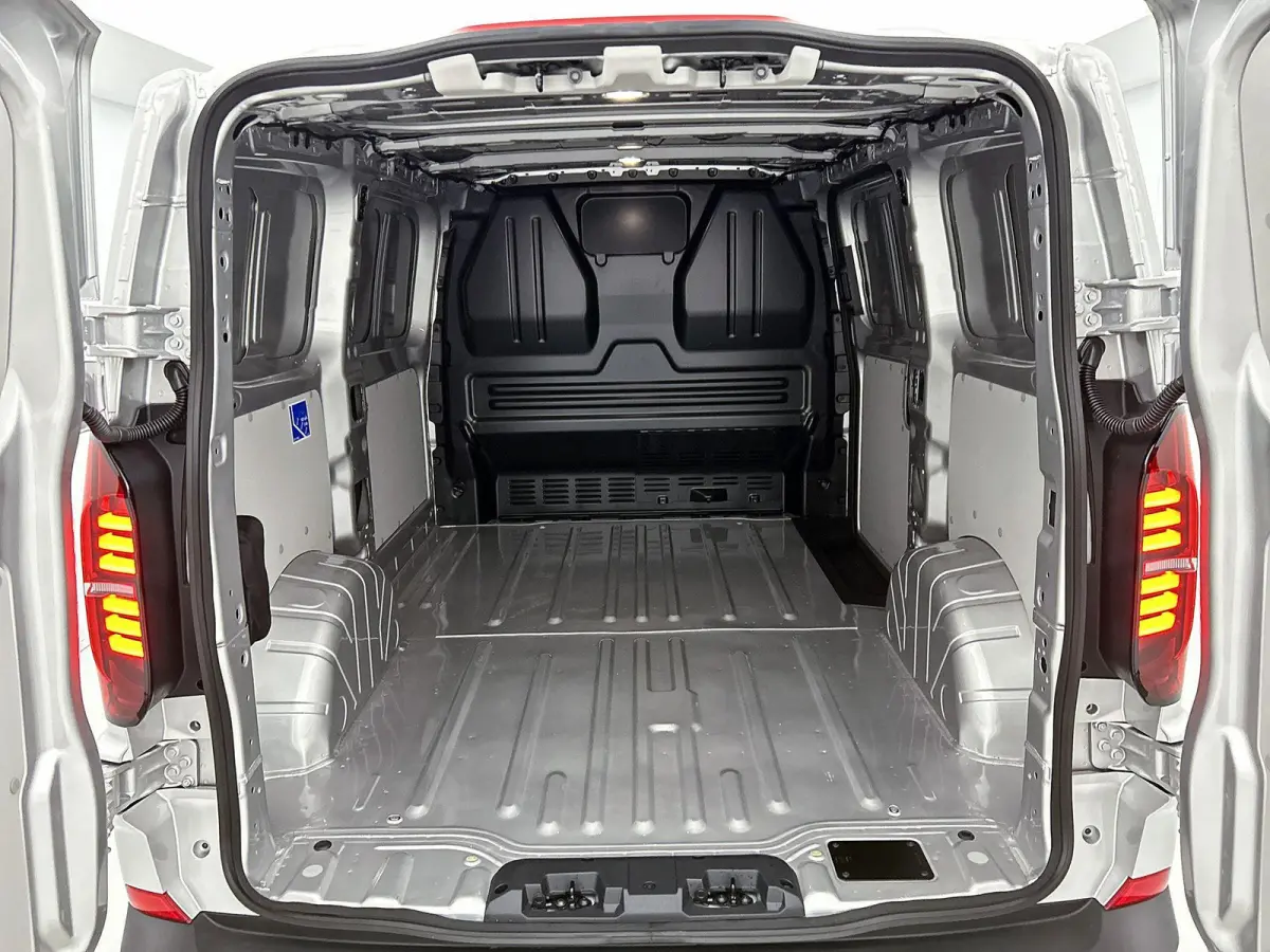 2.0 TDI L1H1 Life 110 PK | Airco | Multifunctioneel Stuurwiel | Achteruitrijcamera | Cruise Control | Apple/Android Carplay | Elektrisch Verstelbare Spiegels | Trekhaak |  Parkeersensoren Vo