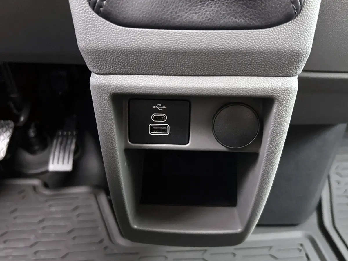 2.0 TDI L1H1 Life 110 PK | Airco | Multifunctioneel Stuurwiel | Achteruitrijcamera | Cruise Control | Apple/Android Carplay | Elektrisch Verstelbare Spiegels | Trekhaak |  Parkeersensoren Vo