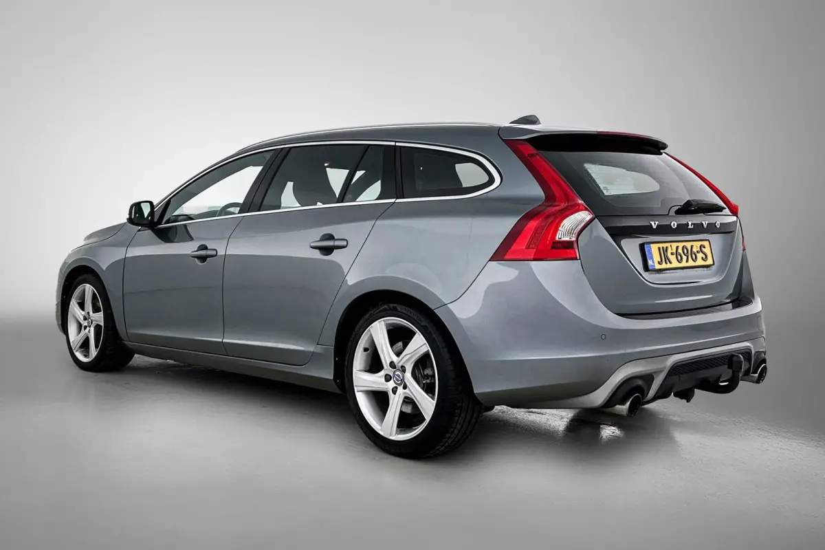 1.5 T3 R-Design (NL-auto, Goed OnderH, Trekhaak, Navi, StoelV, Parkeersensoren, Etc)