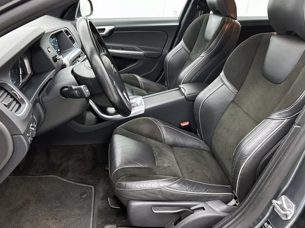 1.5 T3 R-Design (NL-auto, Goed OnderH, Trekhaak, Navi, StoelV, Parkeersensoren, Etc)