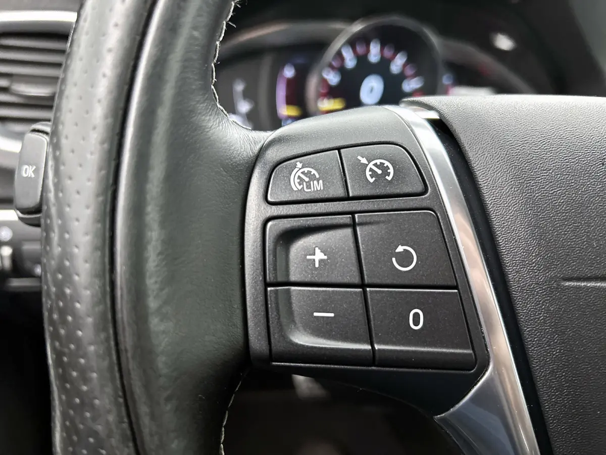 1.5 T3 R-Design (NL-auto, Goed OnderH, Trekhaak, Navi, StoelV, Parkeersensoren, Etc)