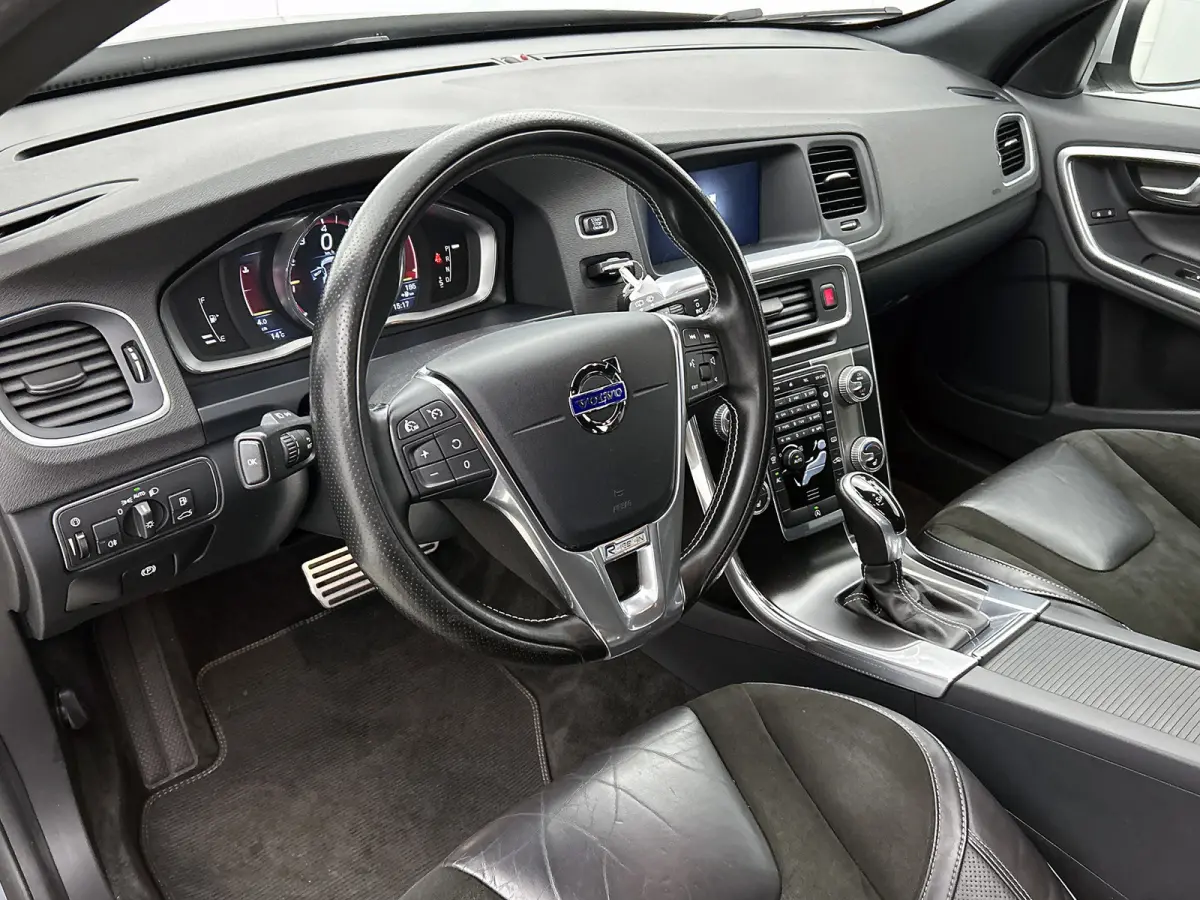1.5 T3 R-Design (NL-auto, Goed OnderH, Trekhaak, Navi, StoelV, Parkeersensoren, Etc)