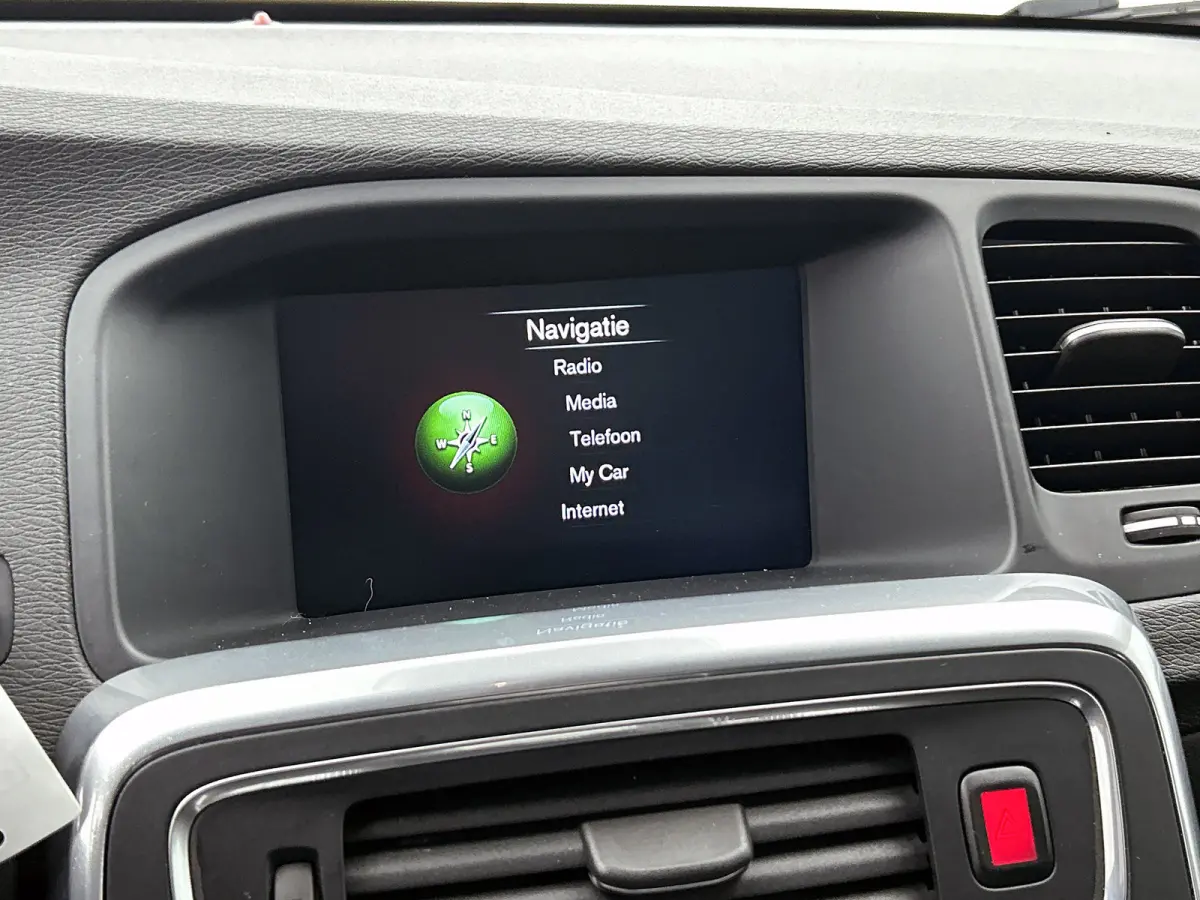 1.5 T3 R-Design (NL-auto, Goed OnderH, Trekhaak, Navi, StoelV, Parkeersensoren, Etc)