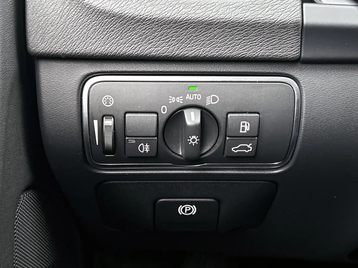 1.5 T3 R-Design (NL-auto, Goed OnderH, Trekhaak, Navi, StoelV, Parkeersensoren, Etc)
