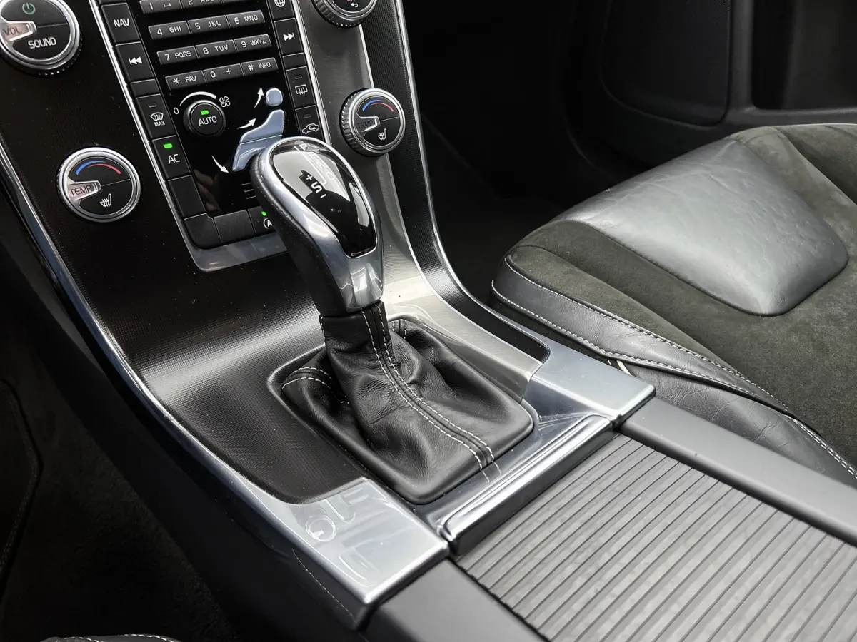 1.5 T3 R-Design (NL-auto, Goed OnderH, Trekhaak, Navi, StoelV, Parkeersensoren, Etc)
