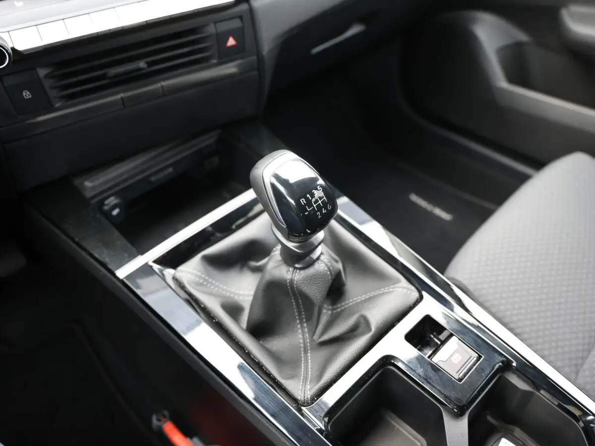 1.2 110pk Business Edition Camera | Stoelverwaming +Stuur | Navigatie | Trekhaak | Apple Carplay & Android Auto | Private-lease 464 p/m