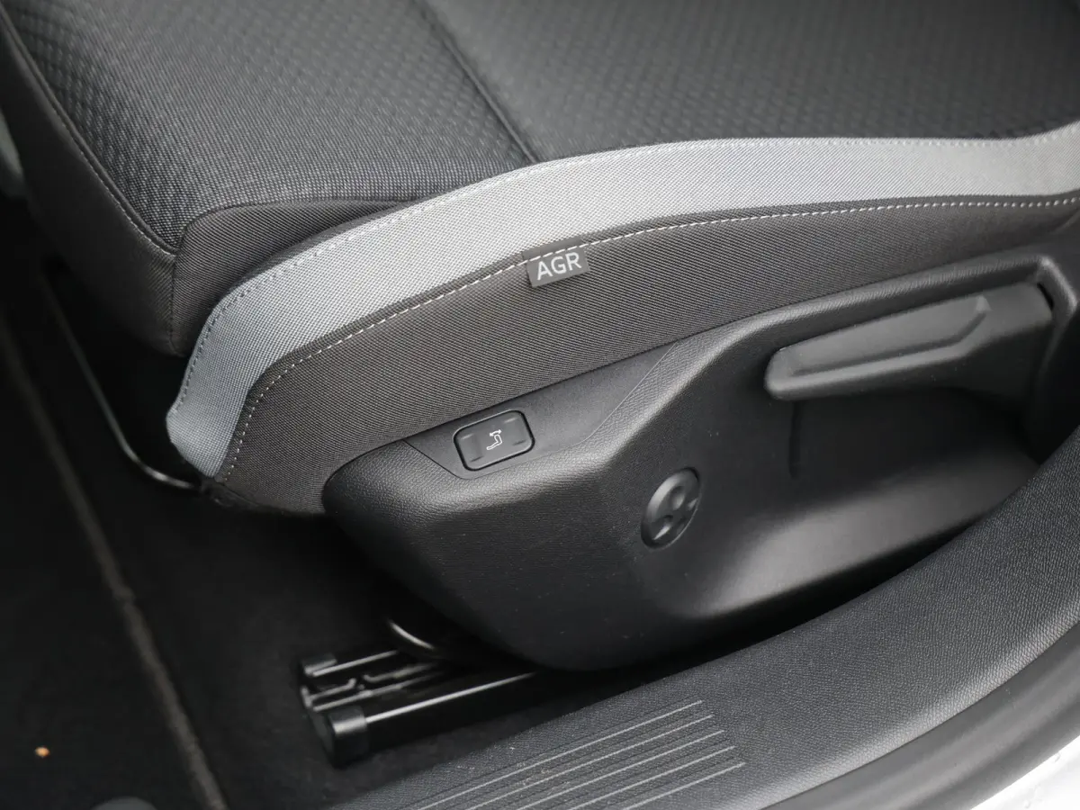 1.2 110pk Business Edition Camera | Stoelverwaming +Stuur | Navigatie | Trekhaak | Apple Carplay & Android Auto | Private-lease 464 p/m