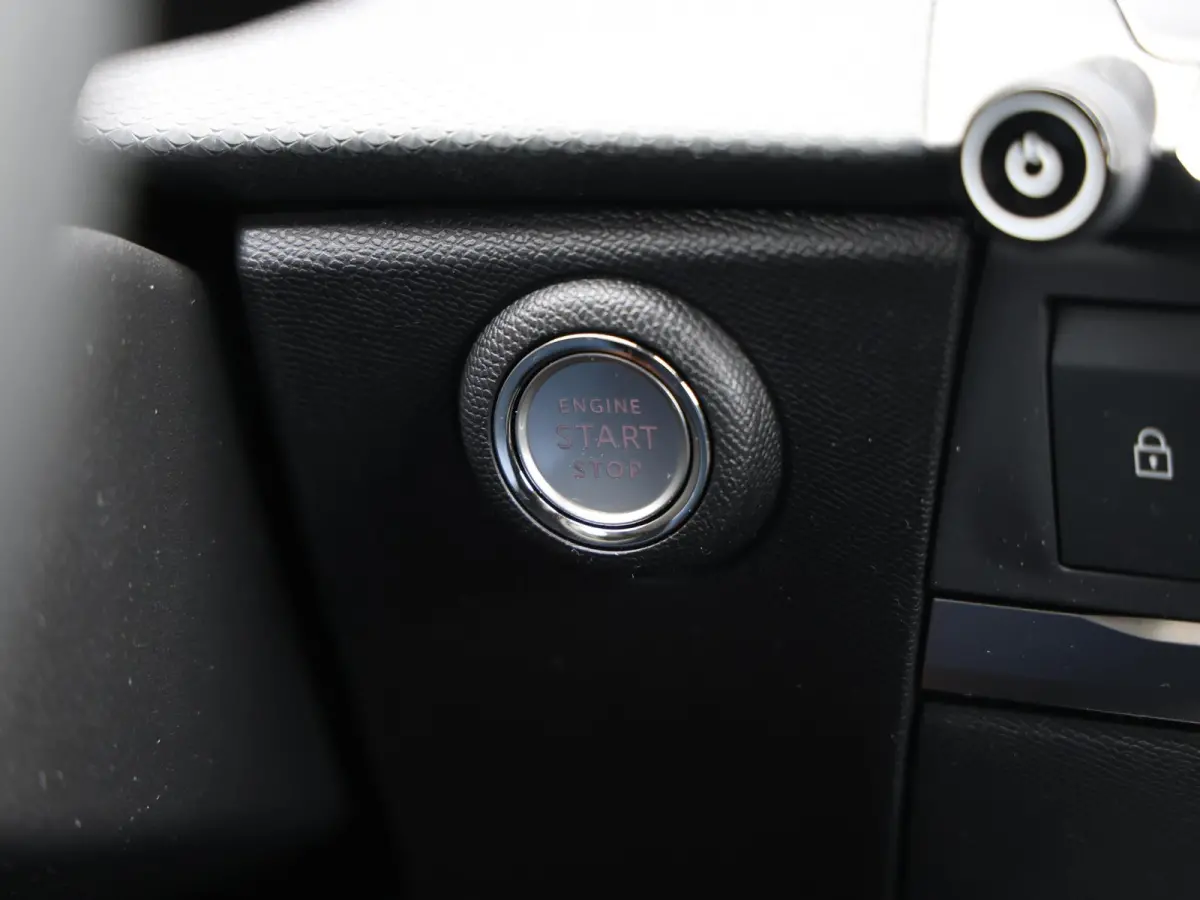 1.2 110pk Business Edition Camera | Stoelverwaming +Stuur | Navigatie | Trekhaak | Apple Carplay & Android Auto | Private-lease 464 p/m