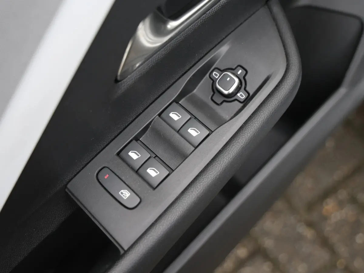 1.2 110pk Business Edition Camera | Stoelverwaming +Stuur | Navigatie | Trekhaak | Apple Carplay & Android Auto | Private-lease 464 p/m