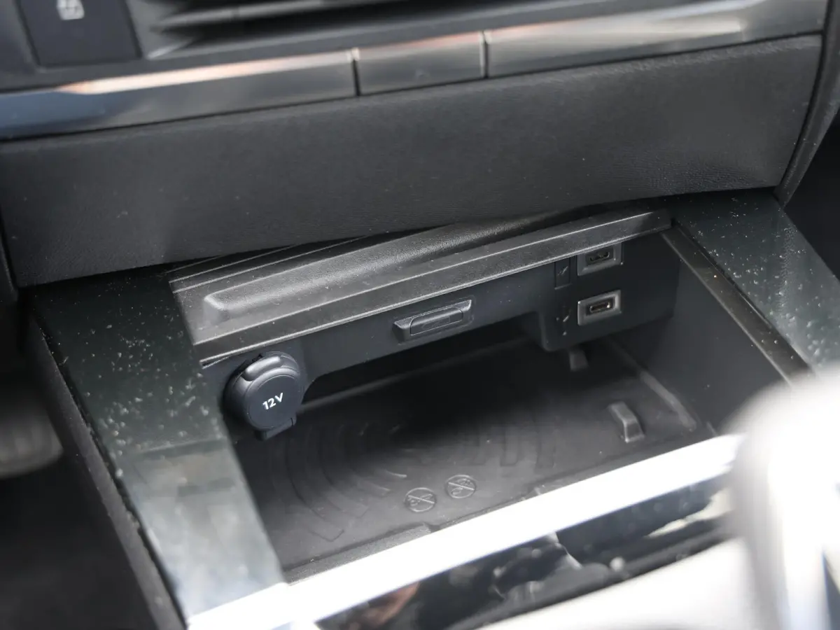 1.2 110pk Business Edition Camera | Stoelverwaming +Stuur | Navigatie | Trekhaak | Apple Carplay & Android Auto | Private-lease 464 p/m