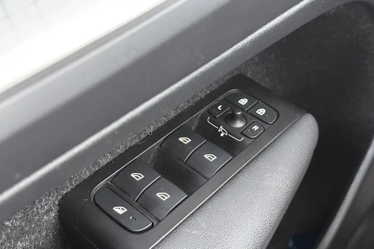 130 PK Business Plus Carplay Camera Dodehoek 19' LMV