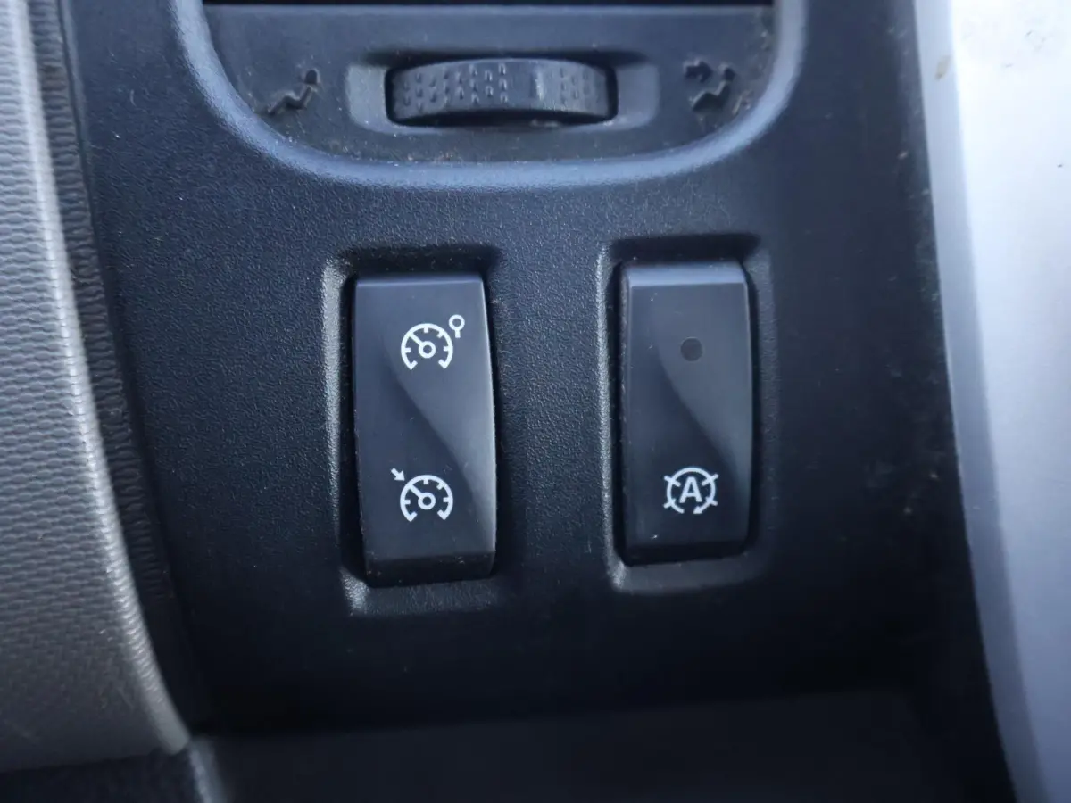 1.6 dCi T29 L2H1 DUBBEL CABINE + TREKHAAK 2000 KG | NAVIGATIE | CRUISE CONTROL | AIRCO