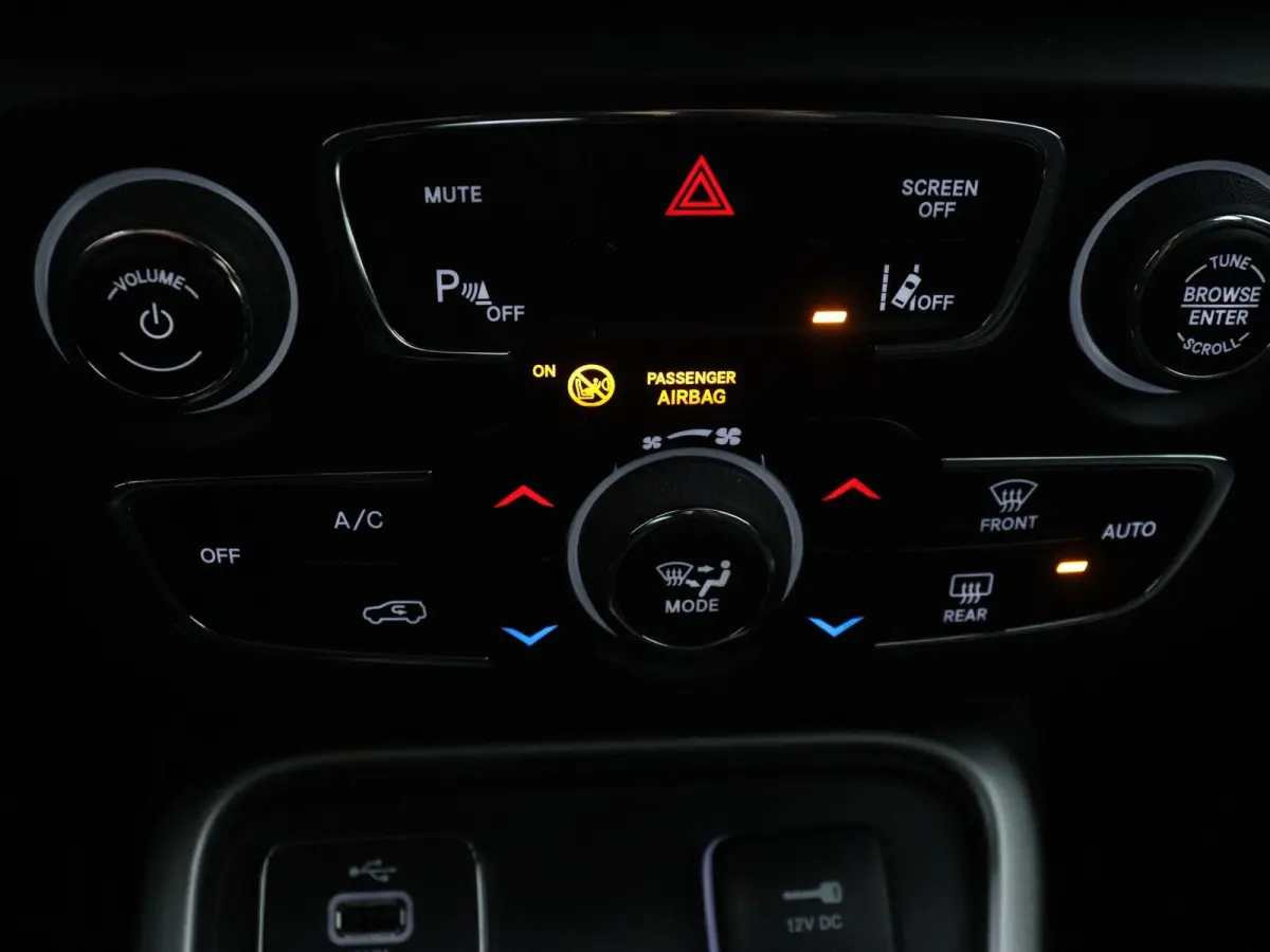 1.4 MultiAir Longitude | HALF-LEDER | NAVIGATIE | ACHTERUITRIJCAMERA | CLIMATE CONTROL | CRUISE CONTROL | PARKEERSENSOREN | CRUISE CONTROL |