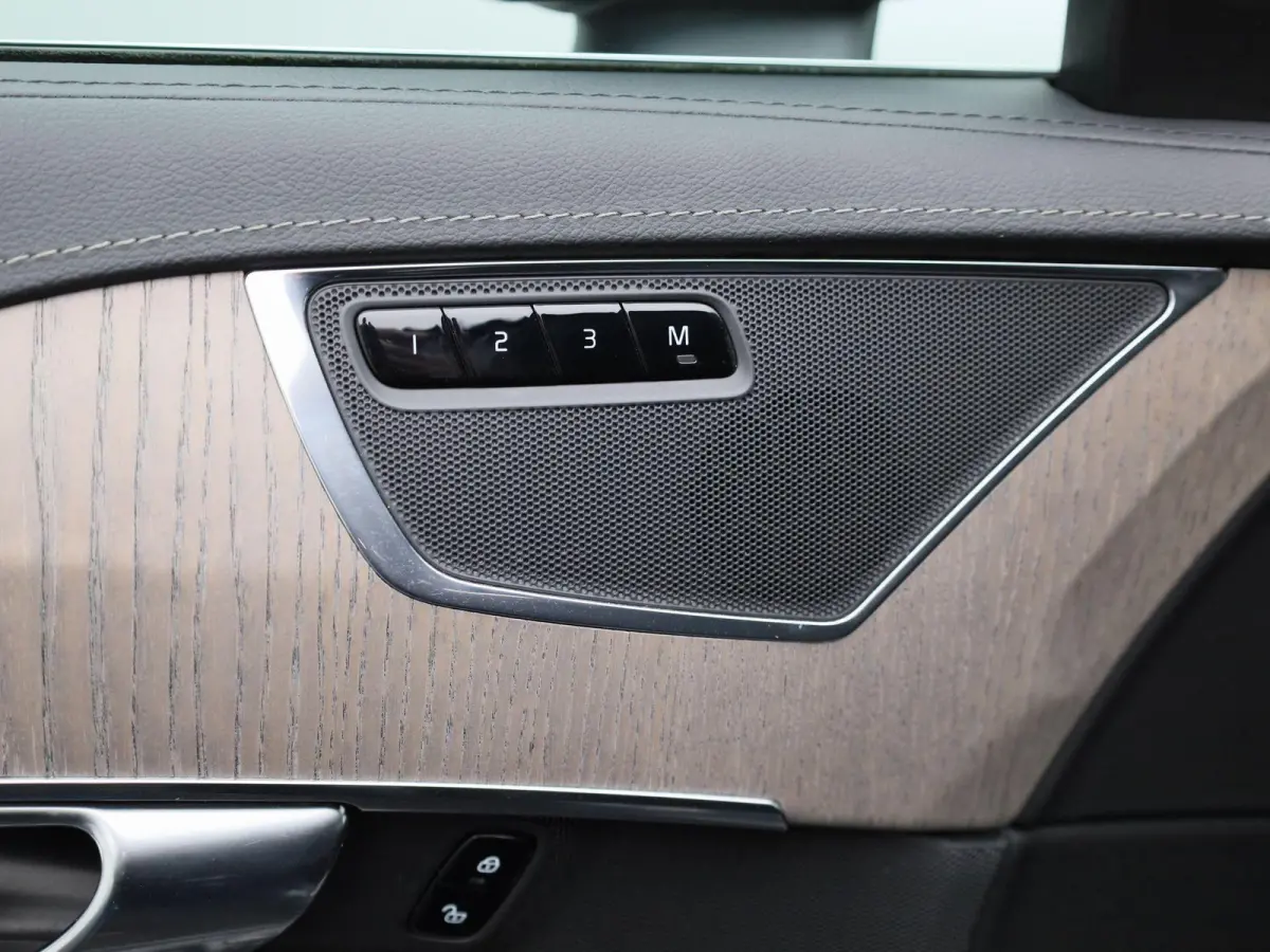 2.0 T8 4WD Geartronic Inscription 7-Persoons | Apple Carplay / Android Auto | Stoelverwarming | Stuurverwarming | Memory Seats | Achteruitrijcamera | Parkeersensoren |
