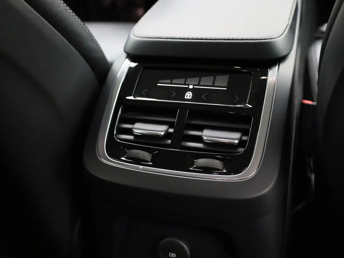 2.0 T8 4WD Geartronic Inscription 7-Persoons | Apple Carplay / Android Auto | Stoelverwarming | Stuurverwarming | Memory Seats | Achteruitrijcamera | Parkeersensoren |