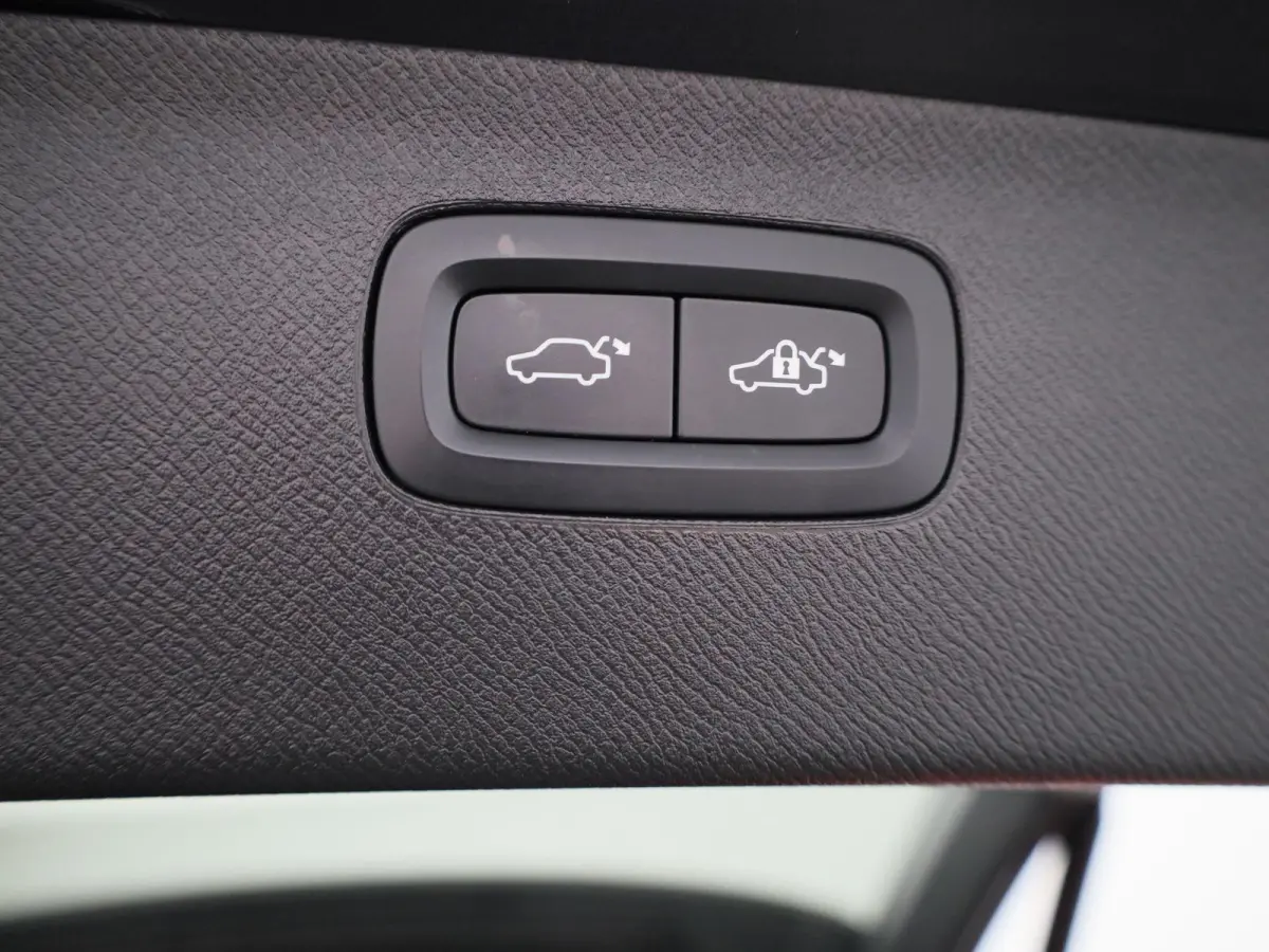 2.0 T8 4WD Geartronic Inscription 7-Persoons | Apple Carplay / Android Auto | Stoelverwarming | Stuurverwarming | Memory Seats | Achteruitrijcamera | Parkeersensoren |