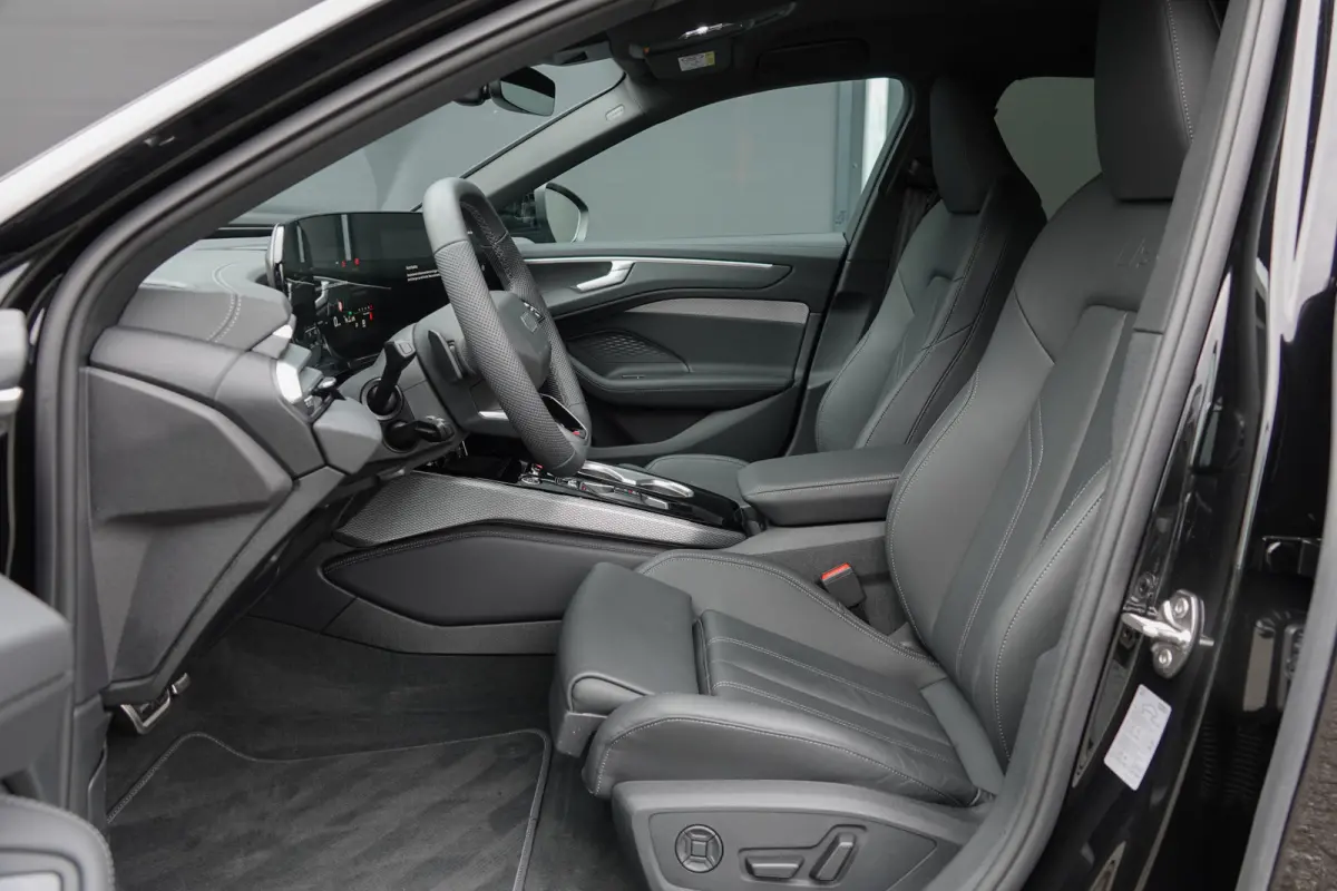 Edition One | e-hybrid 299Pk | Quattro | Plug-in Hybrid | MMI Bijrijdersdisplay | Tech Plus | 360° Camera | AWD-Besturing | Mythos Black | 21''