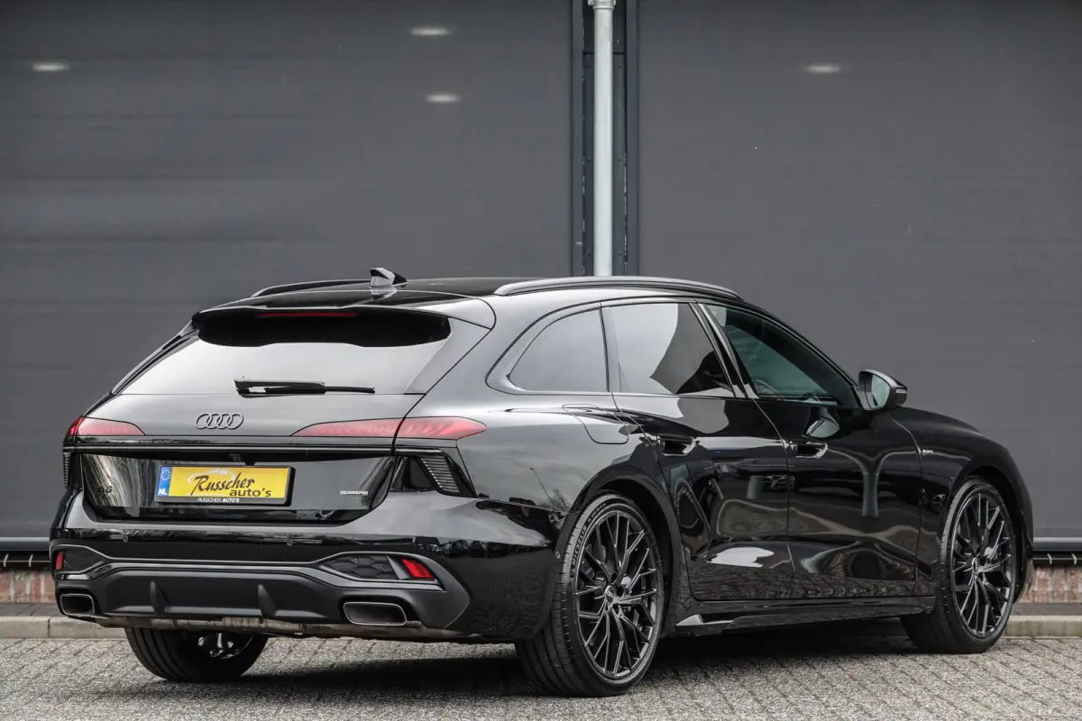 Edition One | e-hybrid 299Pk | Quattro | Plug-in Hybrid | MMI Bijrijdersdisplay | Tech Plus | 360° Camera | AWD-Besturing | Mythos Black | 21''
