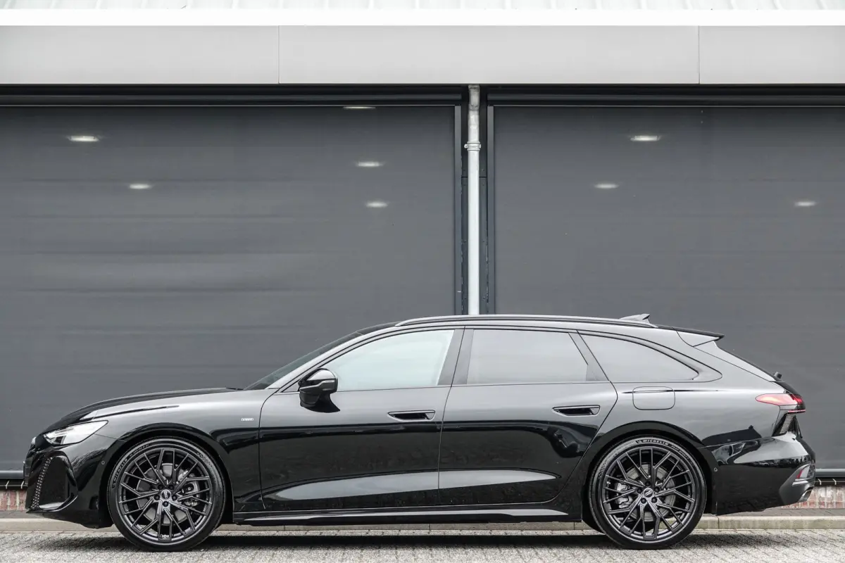 Edition One | e-hybrid 299Pk | Quattro | Plug-in Hybrid | MMI Bijrijdersdisplay | Tech Plus | 360° Camera | AWD-Besturing | Mythos Black | 21''