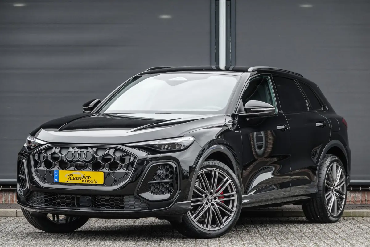 e-hybrid 367Pk | Plug In Hybride | Quattro | S-Line | MMI Bijrijdersdisplay | Tech Plus | 360° Camera | Trekhaak | 21'' | Mythos Black