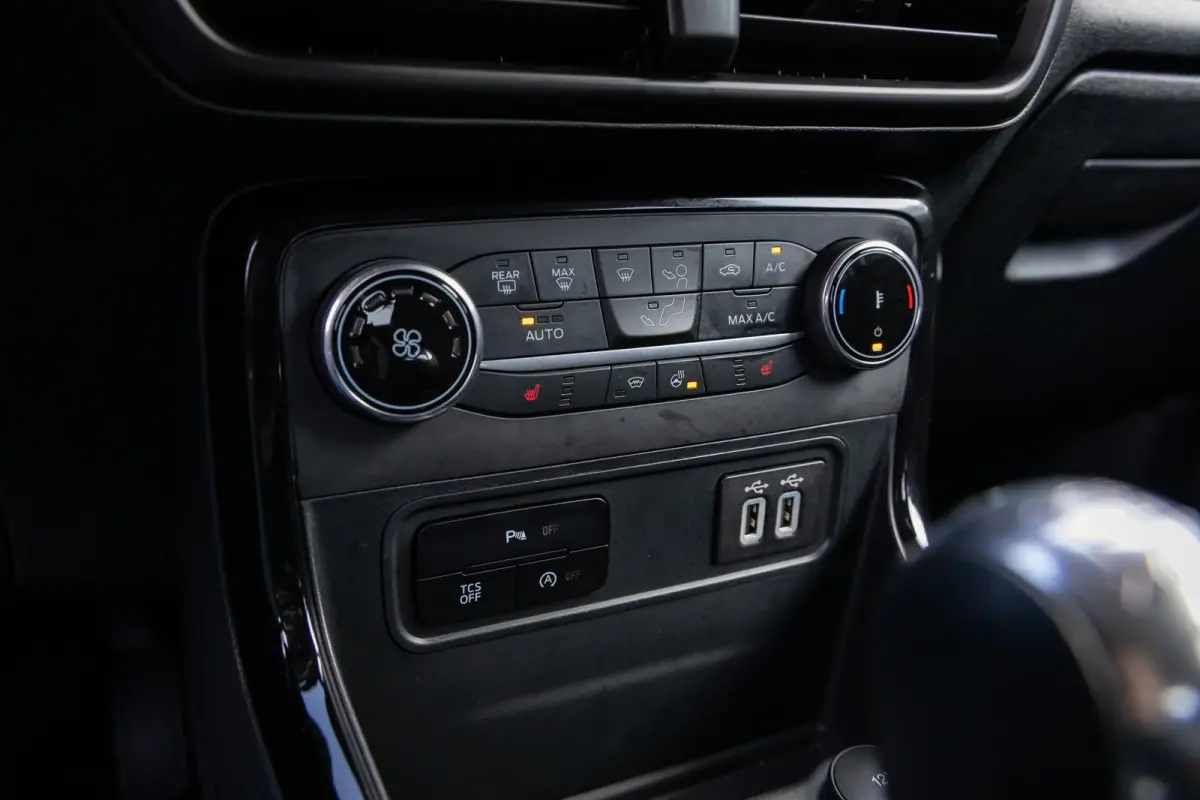 1.0 EcoBoost ST-Line | Camera | Stoel/stuur/voorruit verwarming | B&O audio | Apple Carplay/Android Auto | Clima | Navi | Achteruitrijcamera | Apple Carplay/Android Auto|telefoonintegratie p