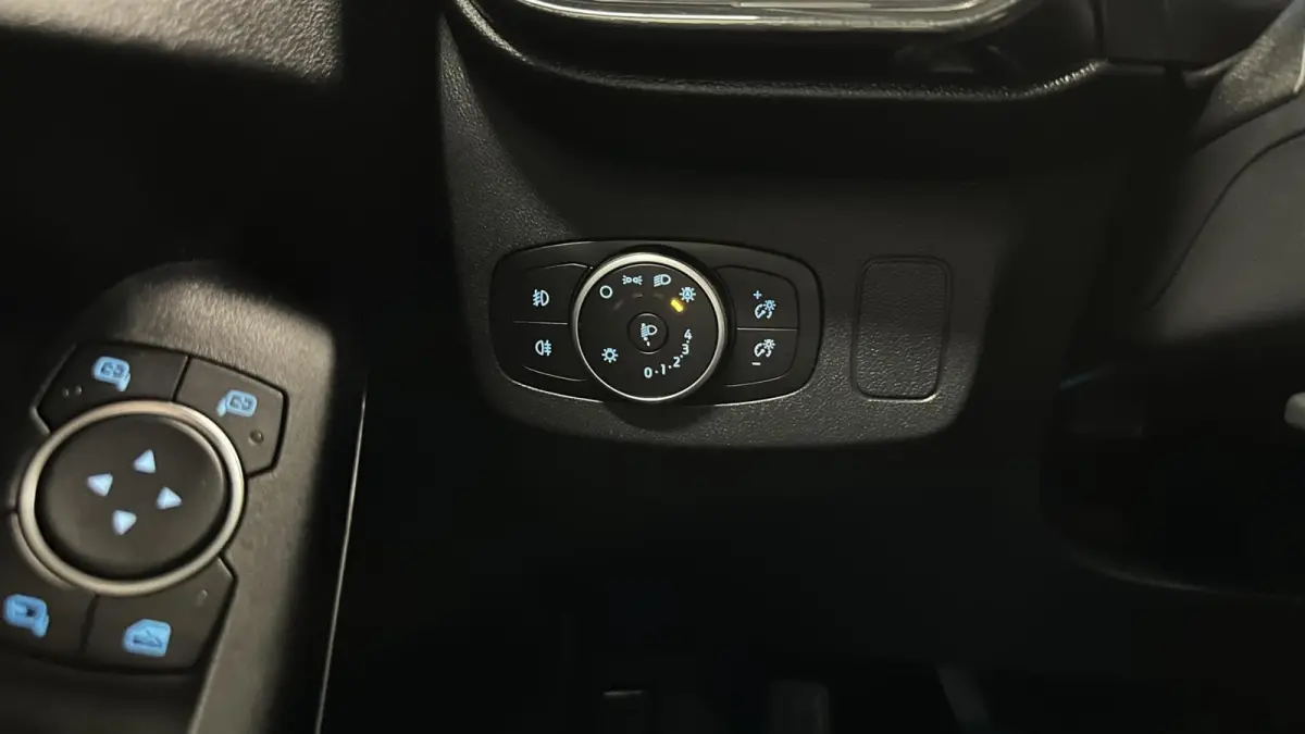 1.0 EcoBoost Titanium NAVI CRUISE LM ECC CARPLAY.