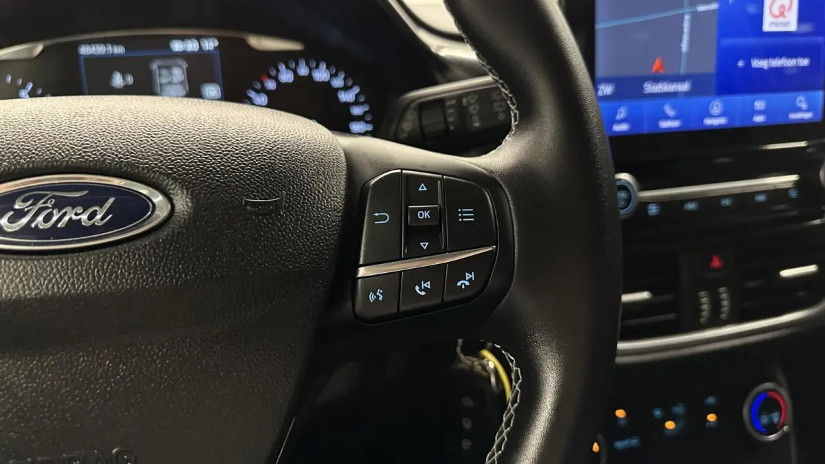 1.0 EcoBoost Titanium NAVI CRUISE LM ECC CARPLAY.